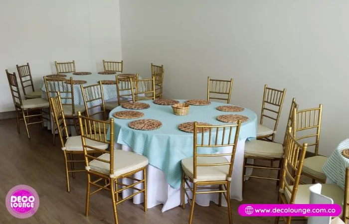 mesas y sillas en alquiler